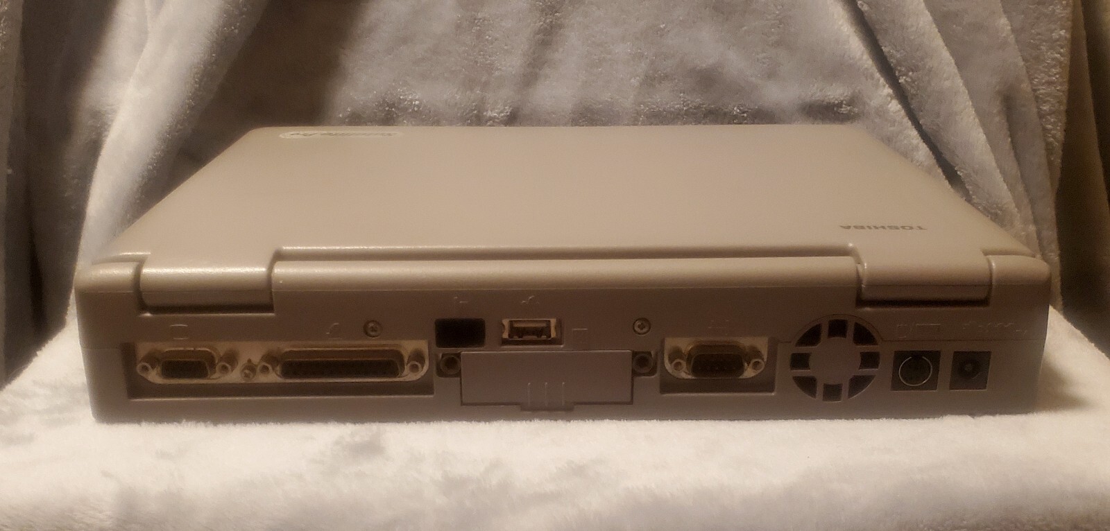 Toshiba Satellite Pro 490CDT Pentium II Windows XP + Battery & Power Adapter