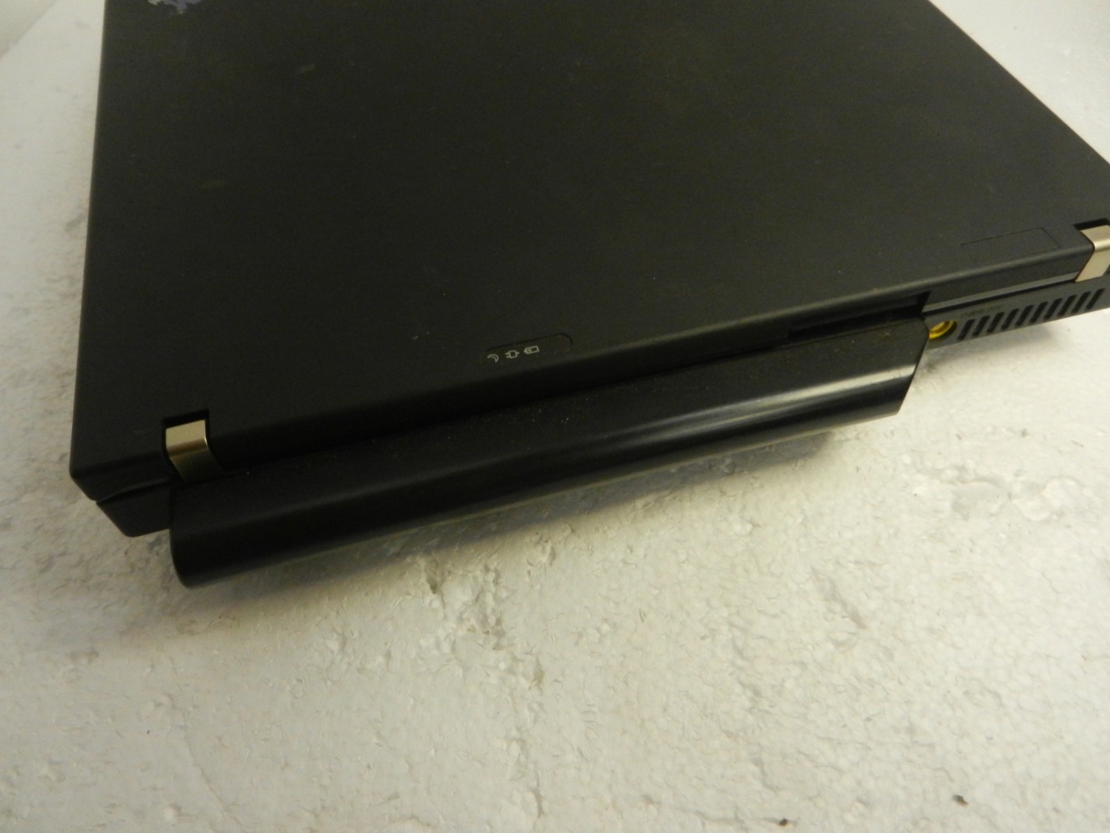 IBM 15″ Lenovo T60 Thinkpad – Core 2 Duo T2400 @ 1.83GHz / 1GB – LINUX MINT 13
