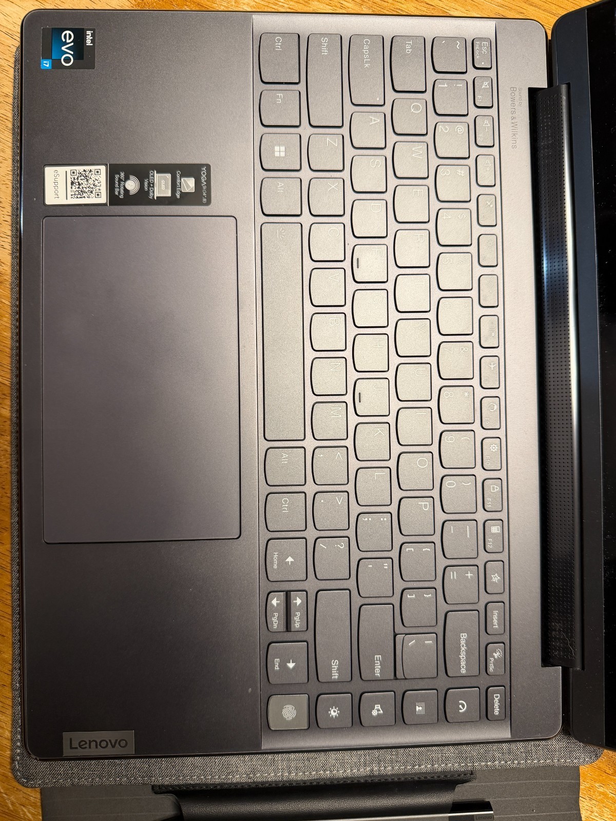 Lenovo Yoga 9i Gen 8 14” OLED 2-in-1 | i7-1360P | 16GB | 512GB | Pen + Sleeve