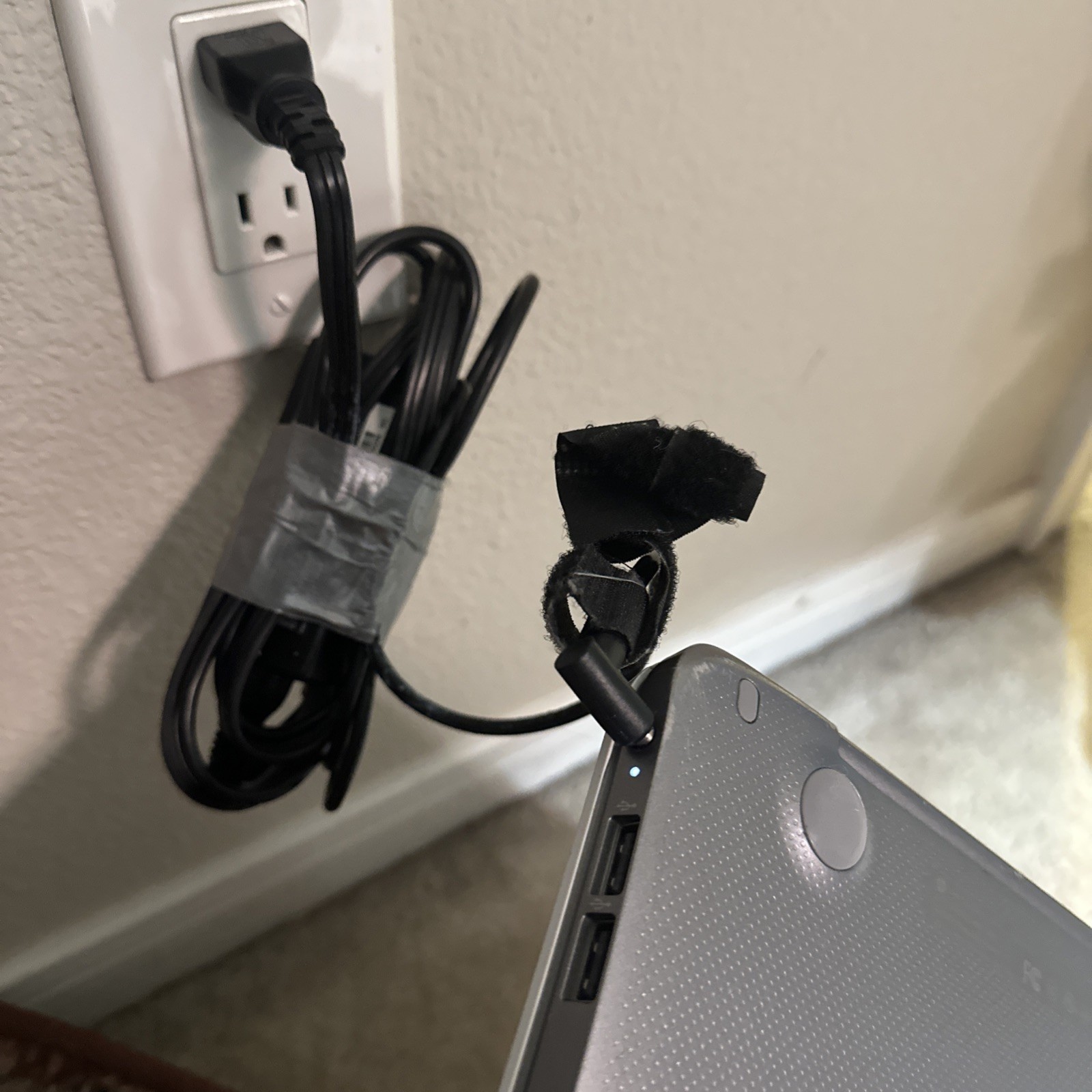 HP Chromebook 14 Turns On Comes With Charger