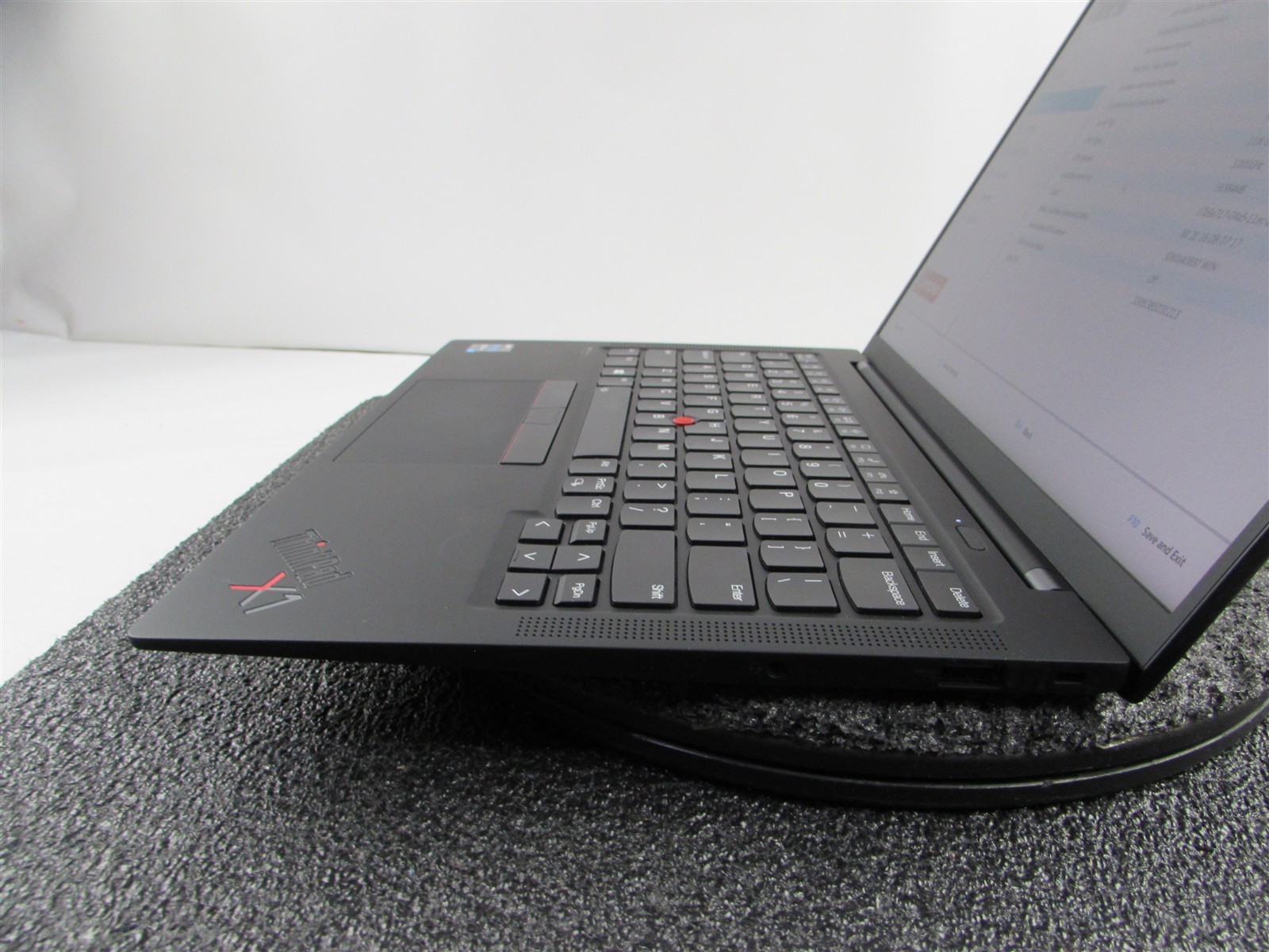 LENOVO THINKPAD X1 CARBON (9TH GEN) CORE I7-1185G7 512GB SSD 16GB RAM NO O.S