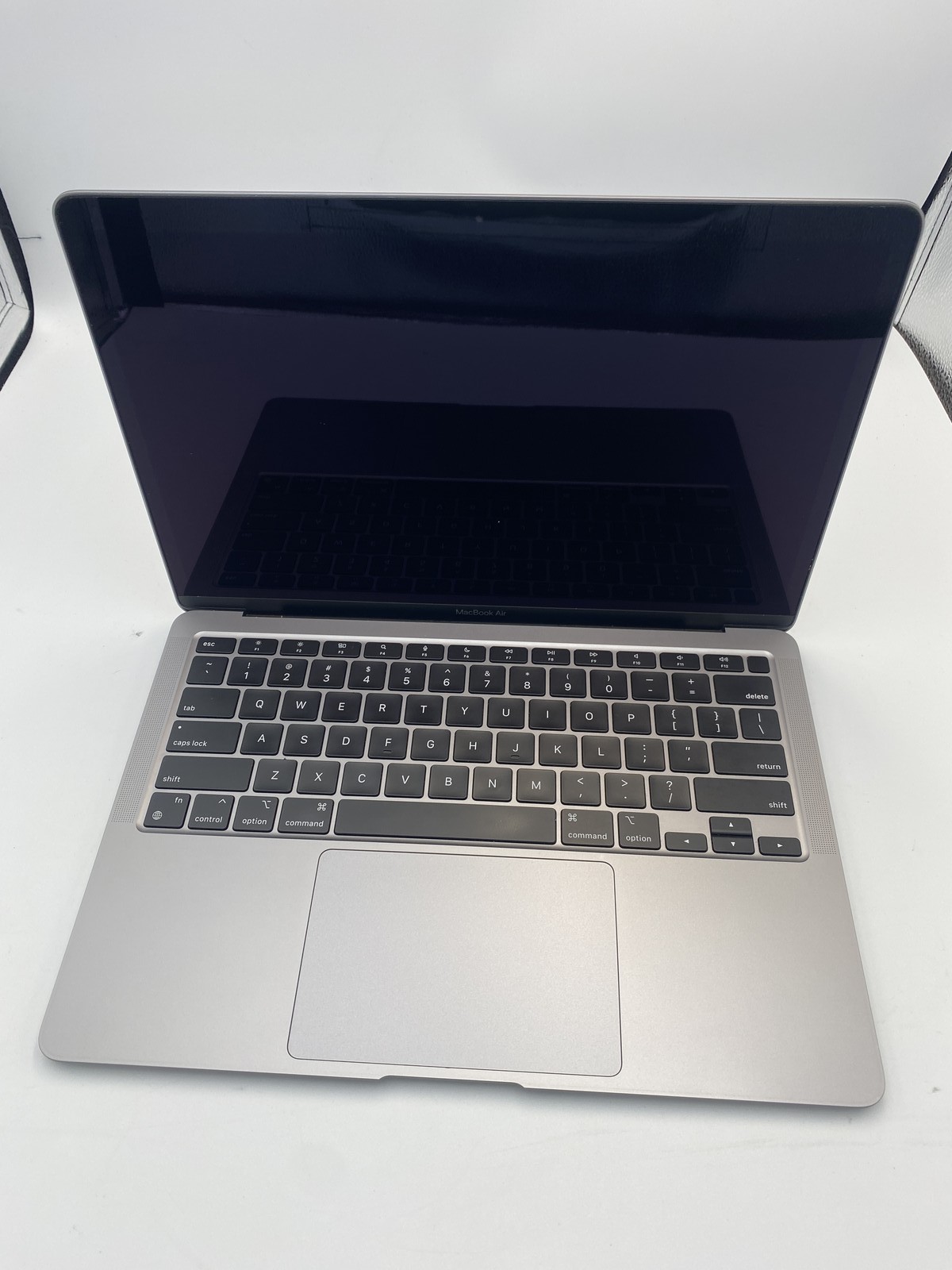 Apple MacBook Air (13-inch) [M1] (2020) M1 8GB RAM 256GB SSD