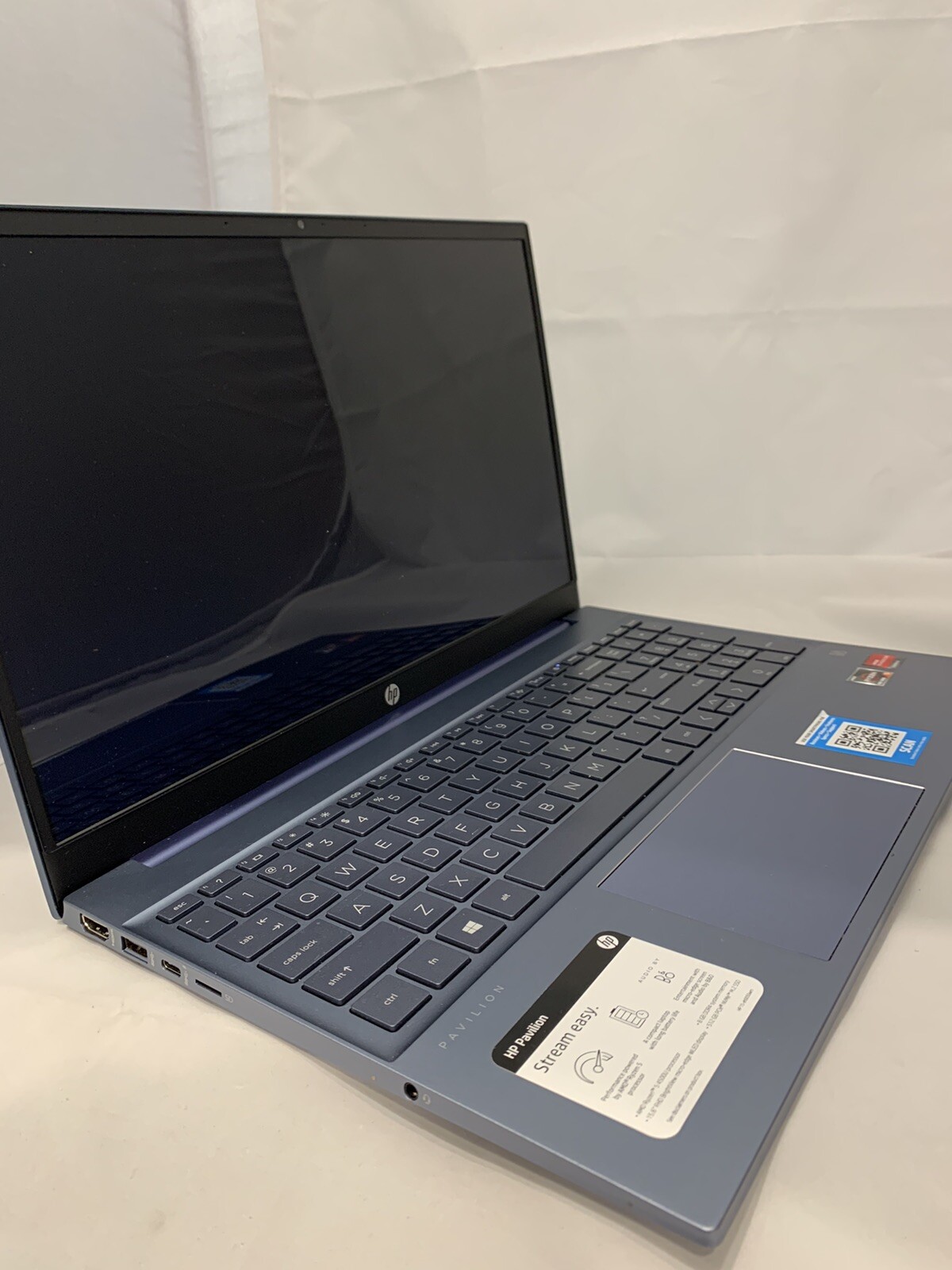HP Pavillion 15 15-eh0050wm 15.6 inch 103456-1 JE