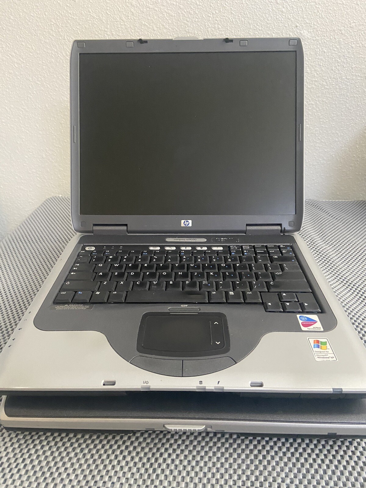 HP Compaq nx9030 Retro XP Laptop FOR PARTS NO DRIVE OR COVER, NO CHARGE