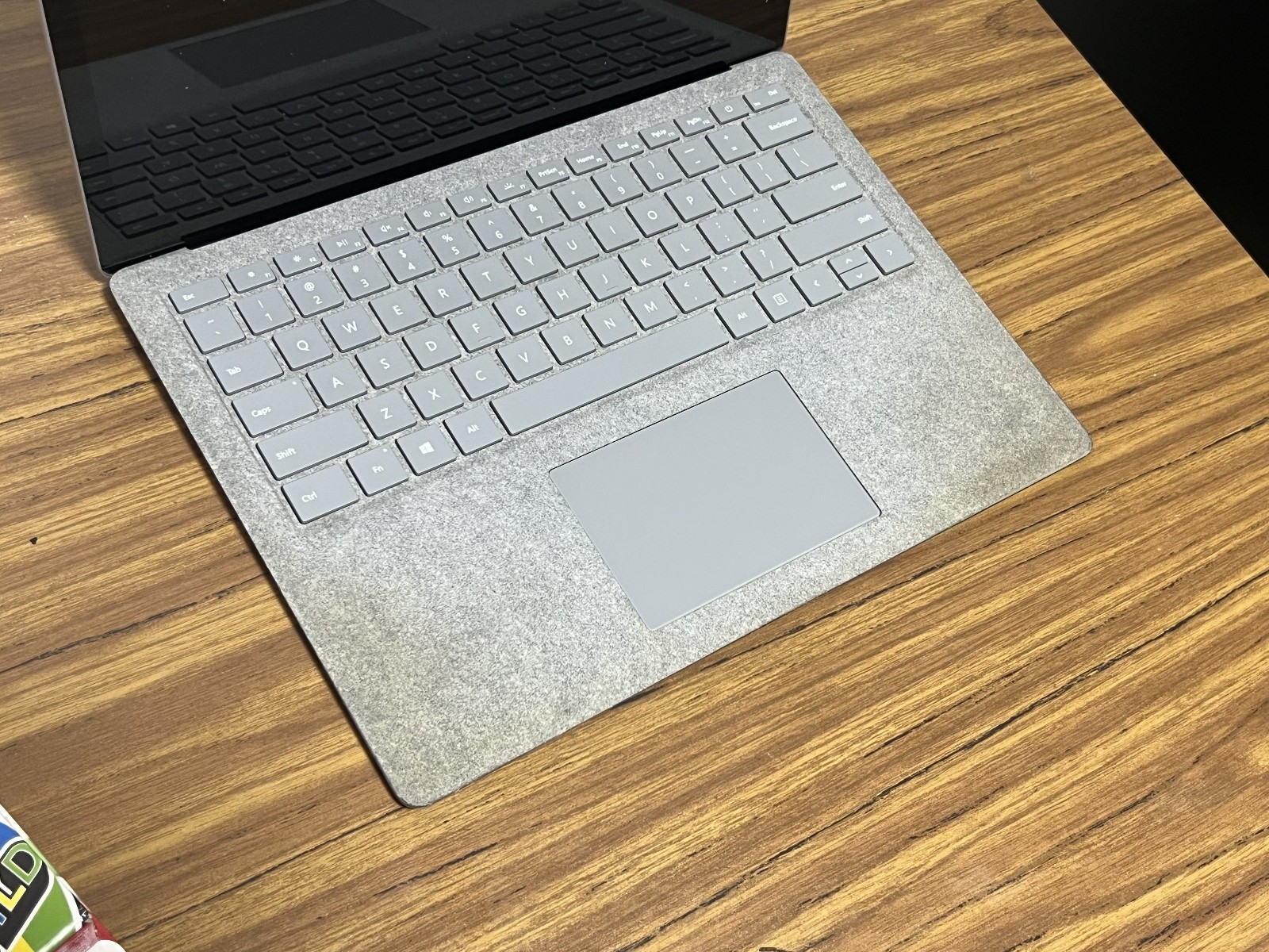 Surface Laptop 13.5″ 1769 (256GB SSD, Core i7-7660U, 2.50GHz, 8GB) Touch screen