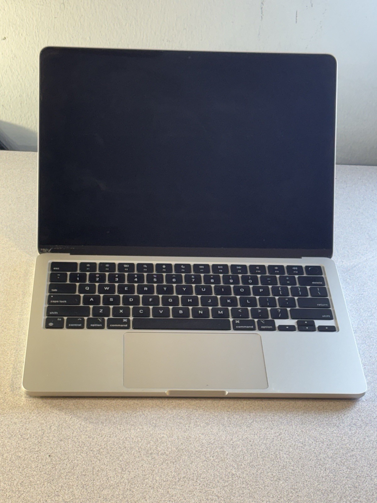 Apple MacBook Air M2 2022 Model 13.3″Gray (256GB SSD, 8GB Ram) Charger Included