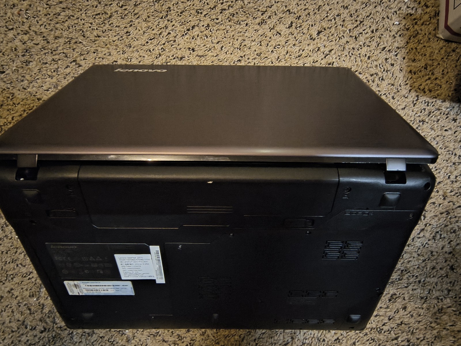 Lenovo IdeaPad Z570 i3-2310M 4GB 160GB HDD DVDRW Ubuntu