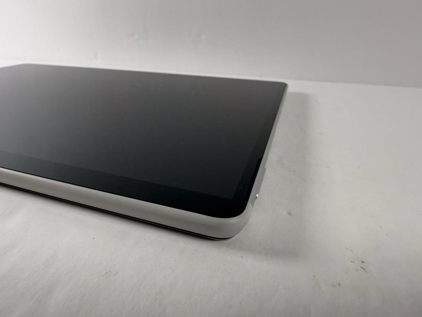 Microsoft Surface Pro 8 (1982) i5-1145G7 – 16GB RAM – 256GB 120Hz – Win 11 Pro