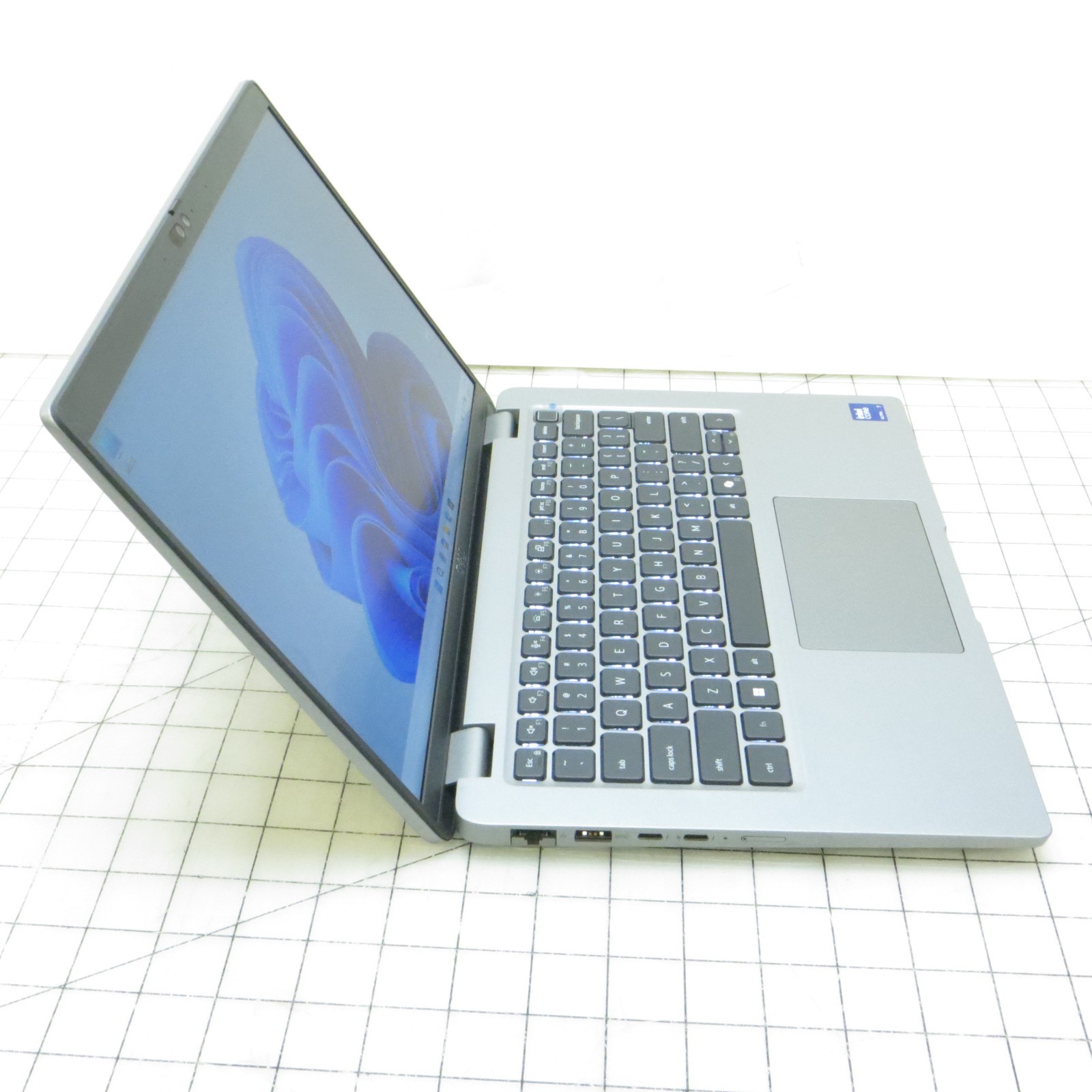 Dell Latitude 5450 Intel Ultra 7 8GB DDR5 256GB SSD 14″ Windows 11 Pro Laptop PC