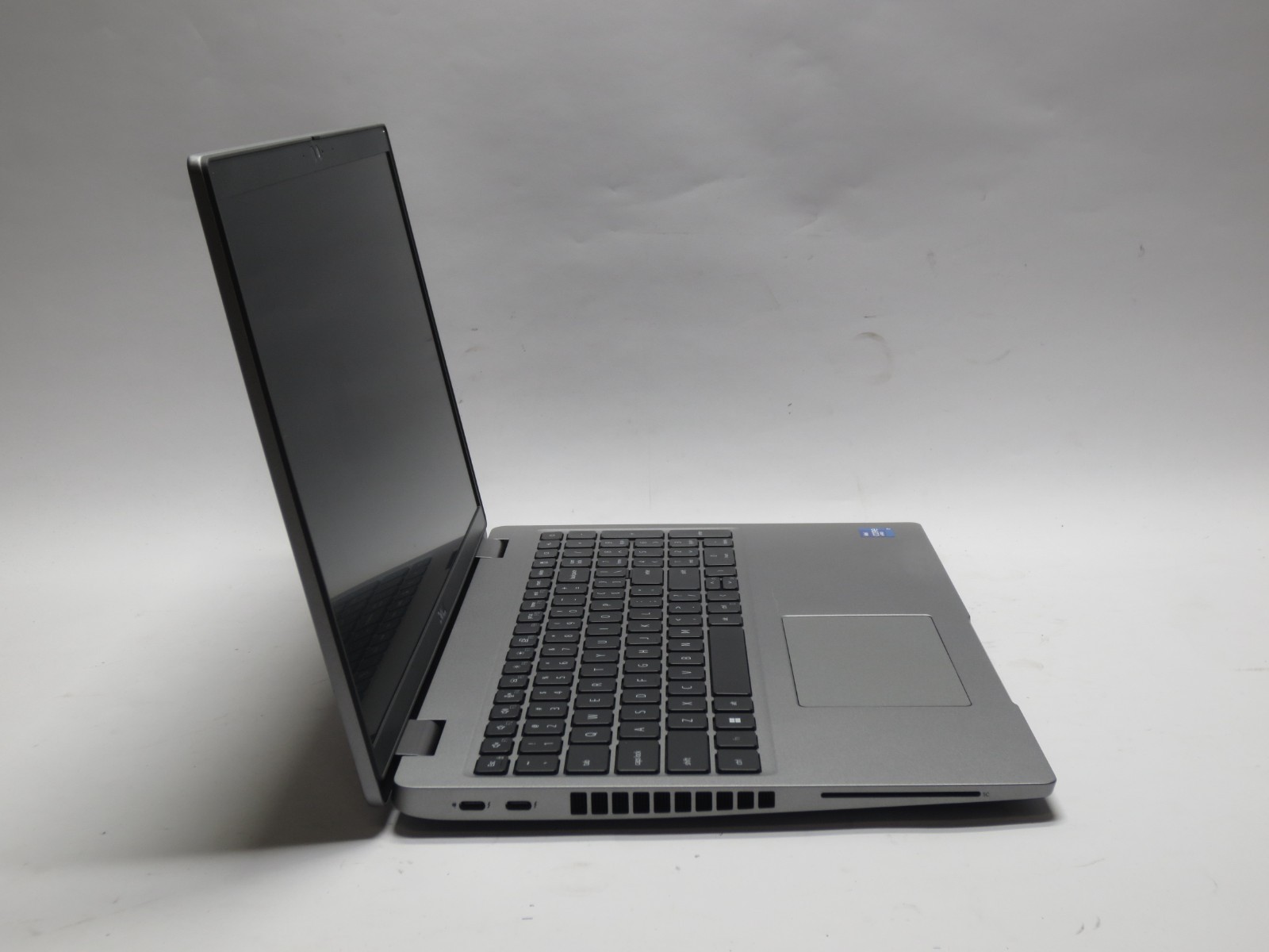 Dell Latitude 5520 15.6” 1.8GHz i7-1185G7 16GB RAM 512GB NVME SSD WIN11 WiFi FHD