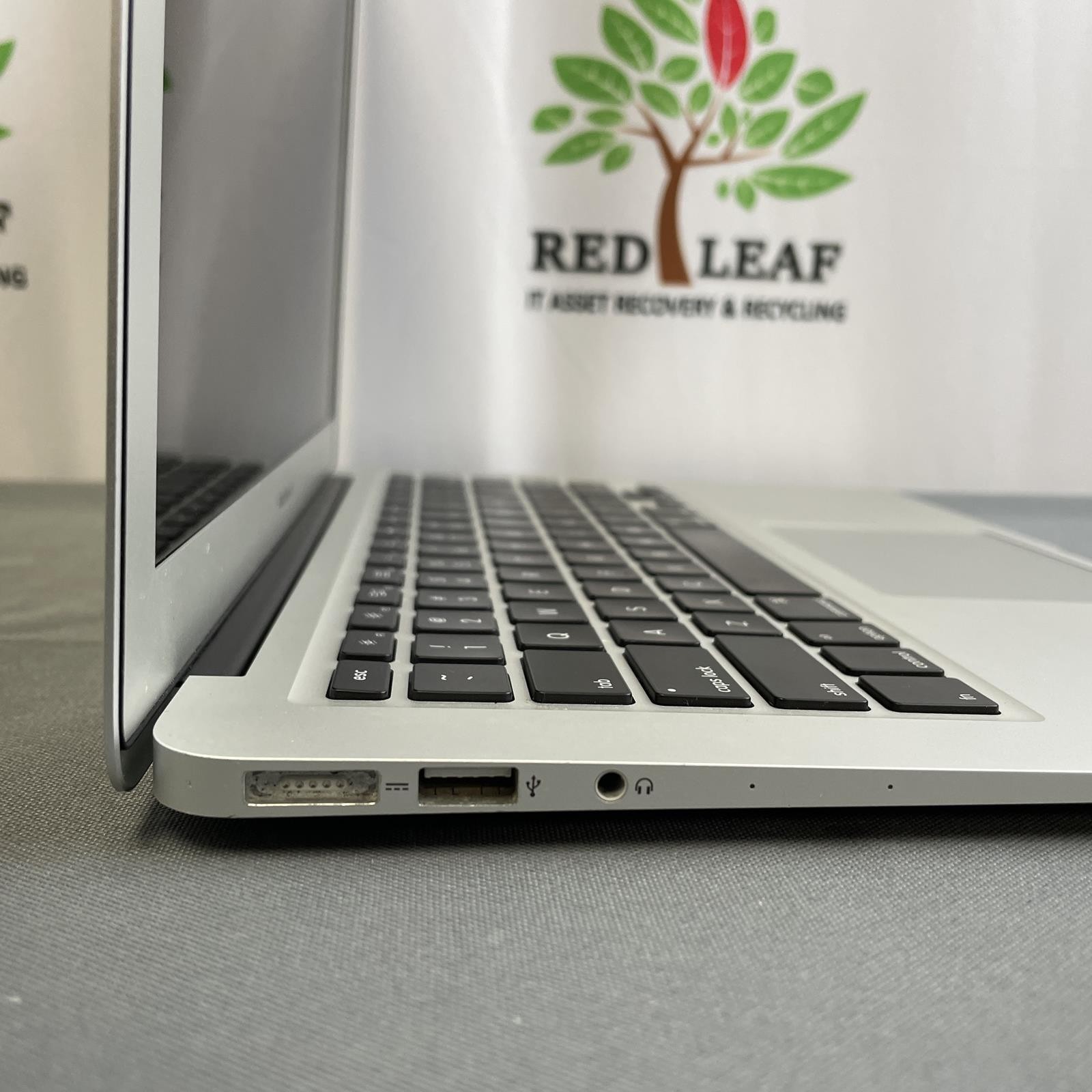 APPLE MacBook Air A1466 13 in 2017, Core i5, 8GB RAM, 256GB SSD | 300 Cycles