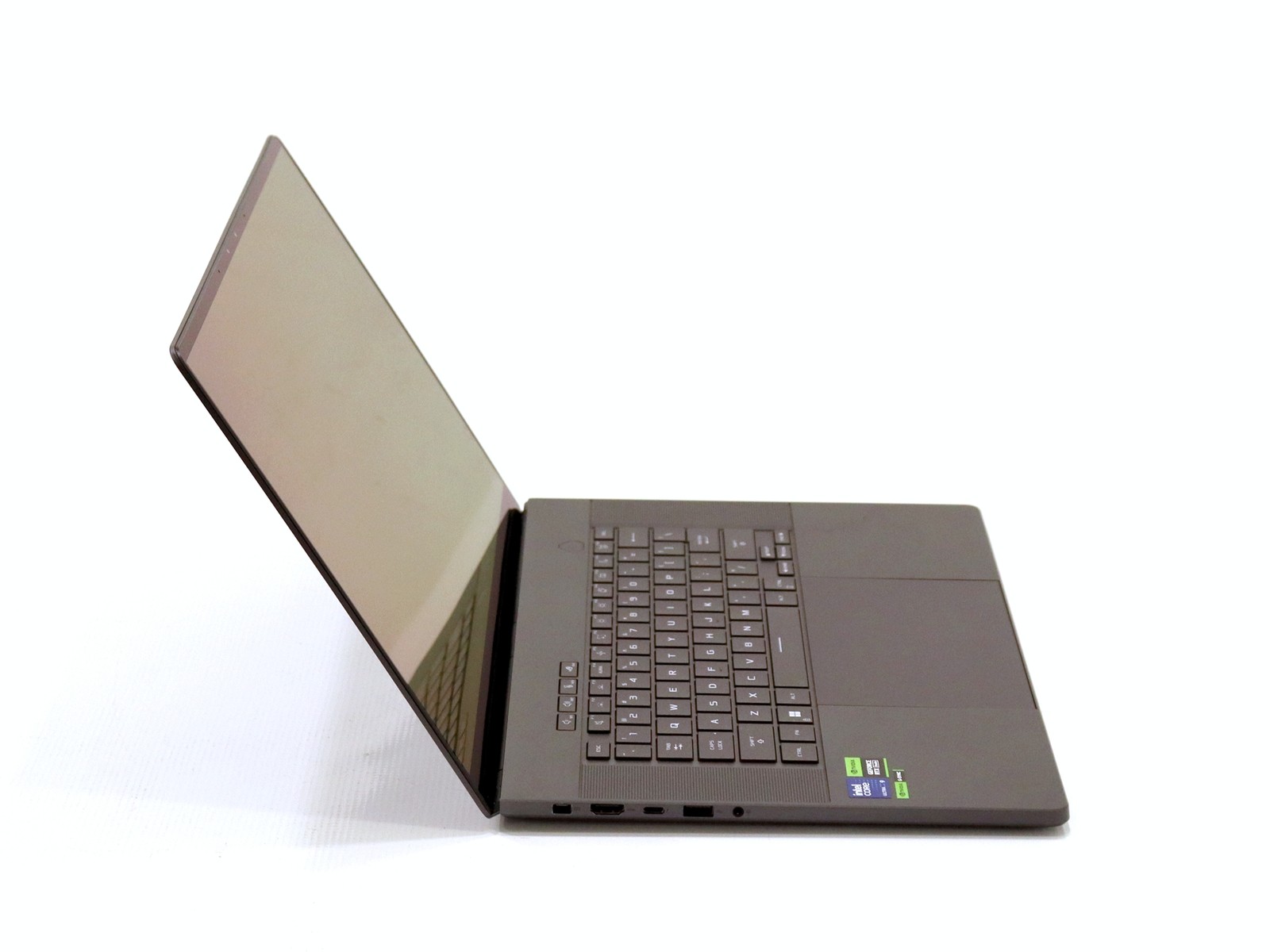 ASUS ROG Zephyrus G16 2.5K Ultra 9 185H 16GB 2TB NVMe W11H GeForce 4070 – Read