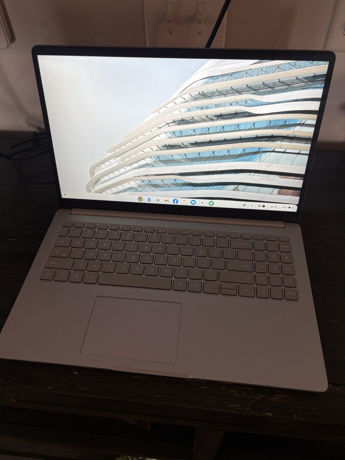 ASUS Chromebook 15.6″ Intel Pentium N4200 Chrome OS Silver. Comes W Case/Charger