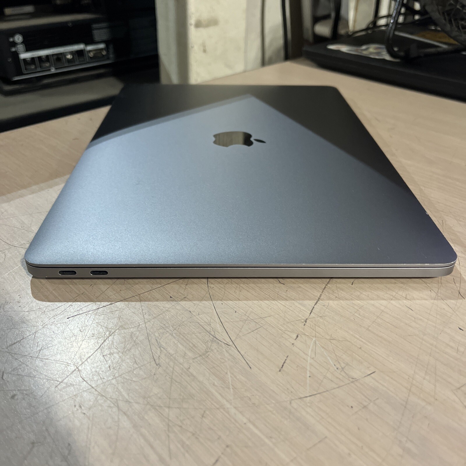 APPLE MACBOOK PRO 13″ MID 2017 CORE I5-7360U 2.3GHZ 8GB RAM NO OS .