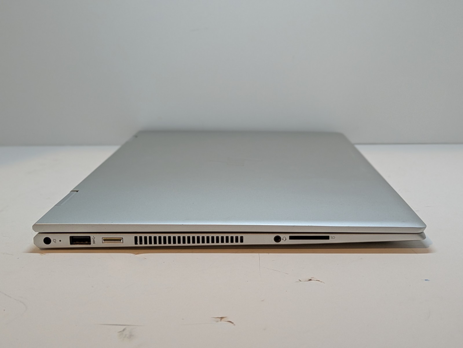 HP ENVY x360 15m-dr1012dx (512GB SSD, Intel Core i7-10510U, 12GB RAM) No Charger