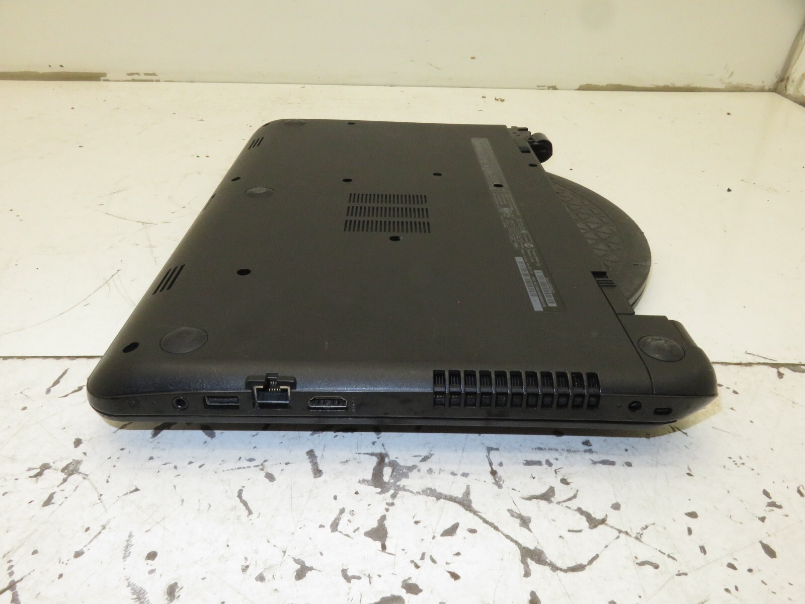 HP 15-r134cl Laptop Intel Core i3-4005u 6GB Ram – Parts/Repair