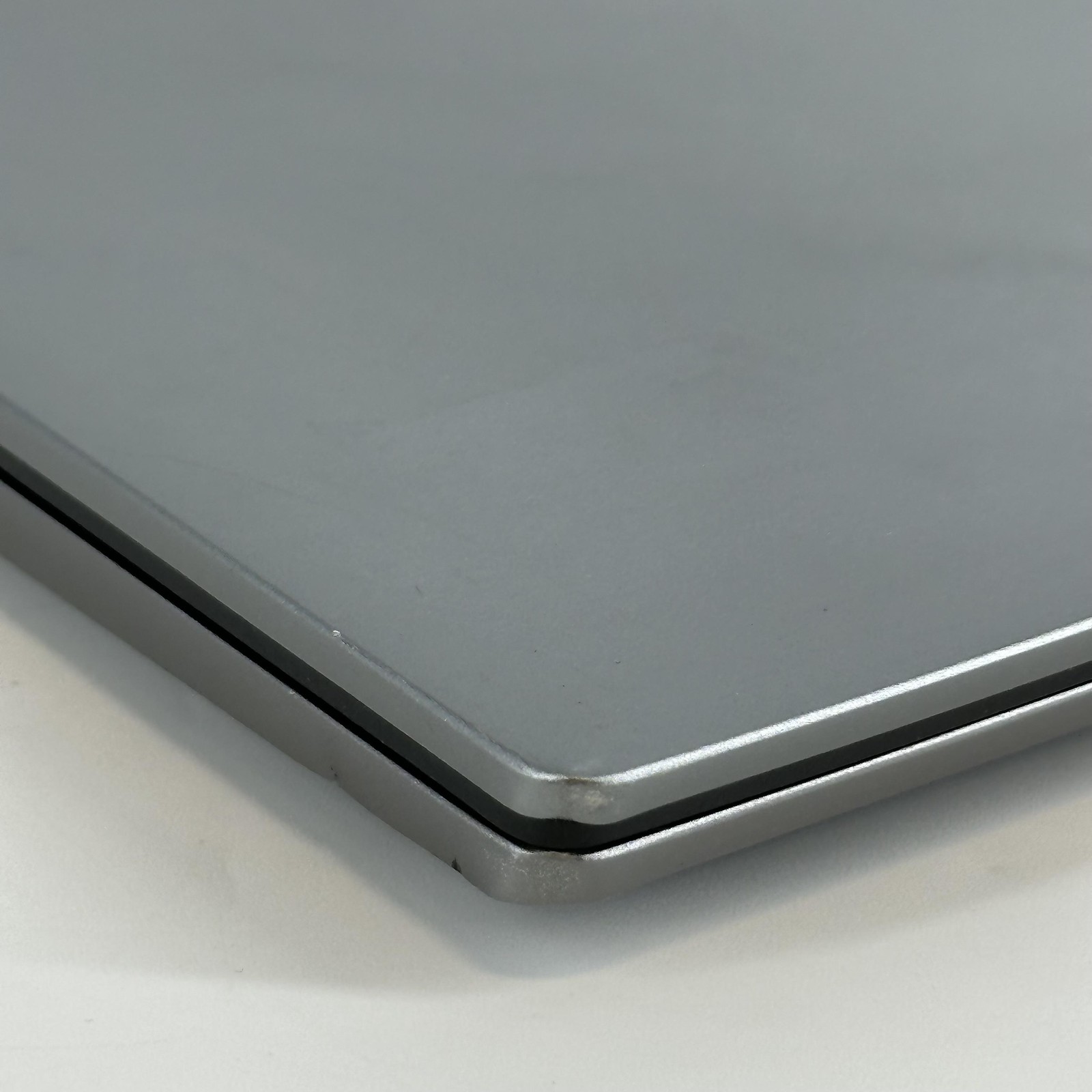 Dell Latitude 7440 14 Gray QHD+ TOUCH 1.9 GHz i7-1370P 32GB 256GB SSD Fair