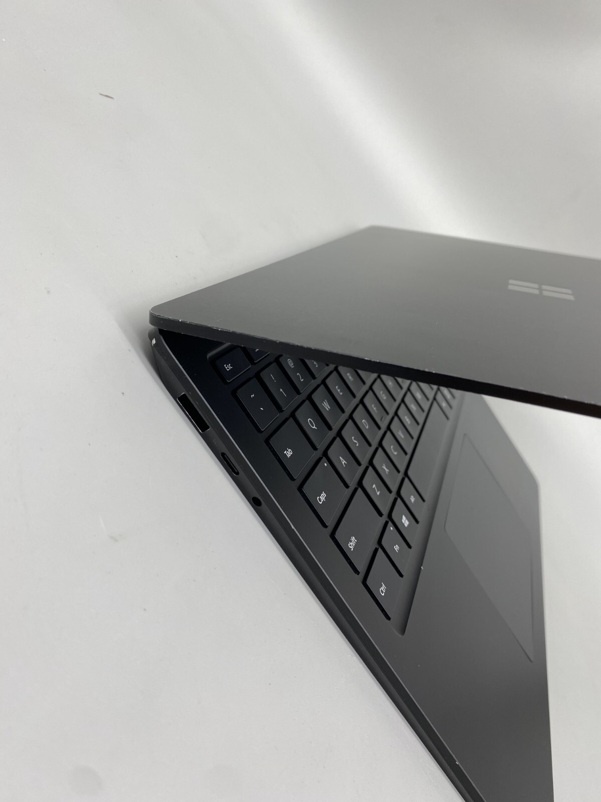 Microsoft Surface Laptop 3 1868 13.5″ i5-1035G7 8GB RAM 256GB SSD Blk-C-See Desc