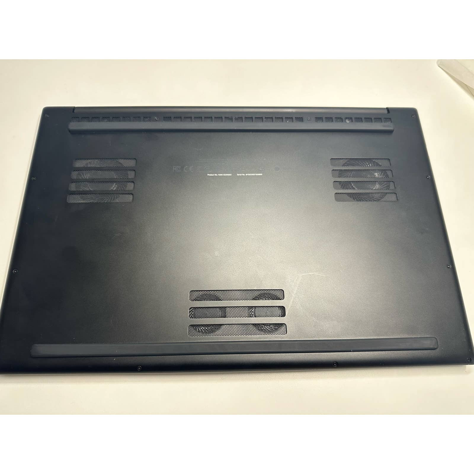 Razer Blade 17 (2019) 2080 Super, 4K Touch Glossy, i7-10875H, 16GB/1TB