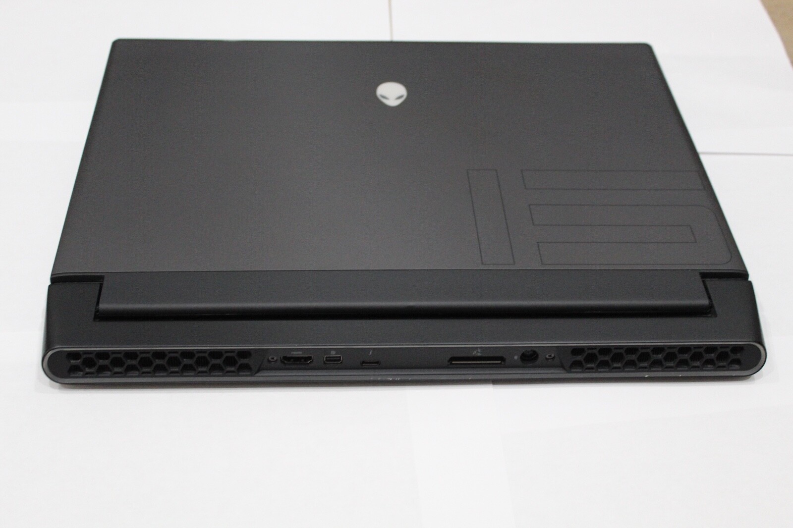 Alienware m15 R2 Gaming Laptop (Intel i7 9th generation, 1TB, RTX 2080 Max-Q)