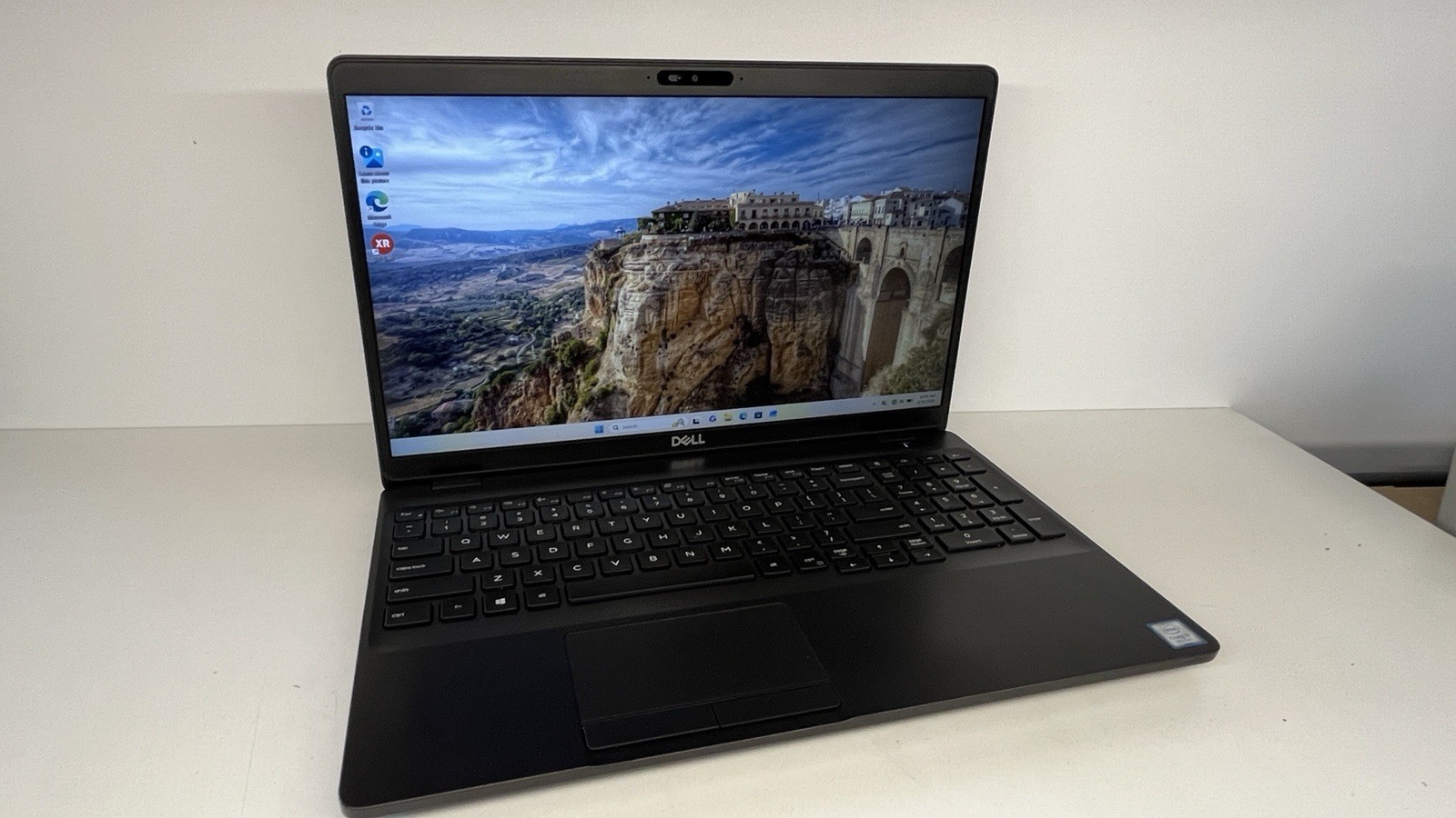 Dell Precision 3541 15.6 FHD i7-9850H 32GB 512GB Quadro P620 – Windows 11 Pro