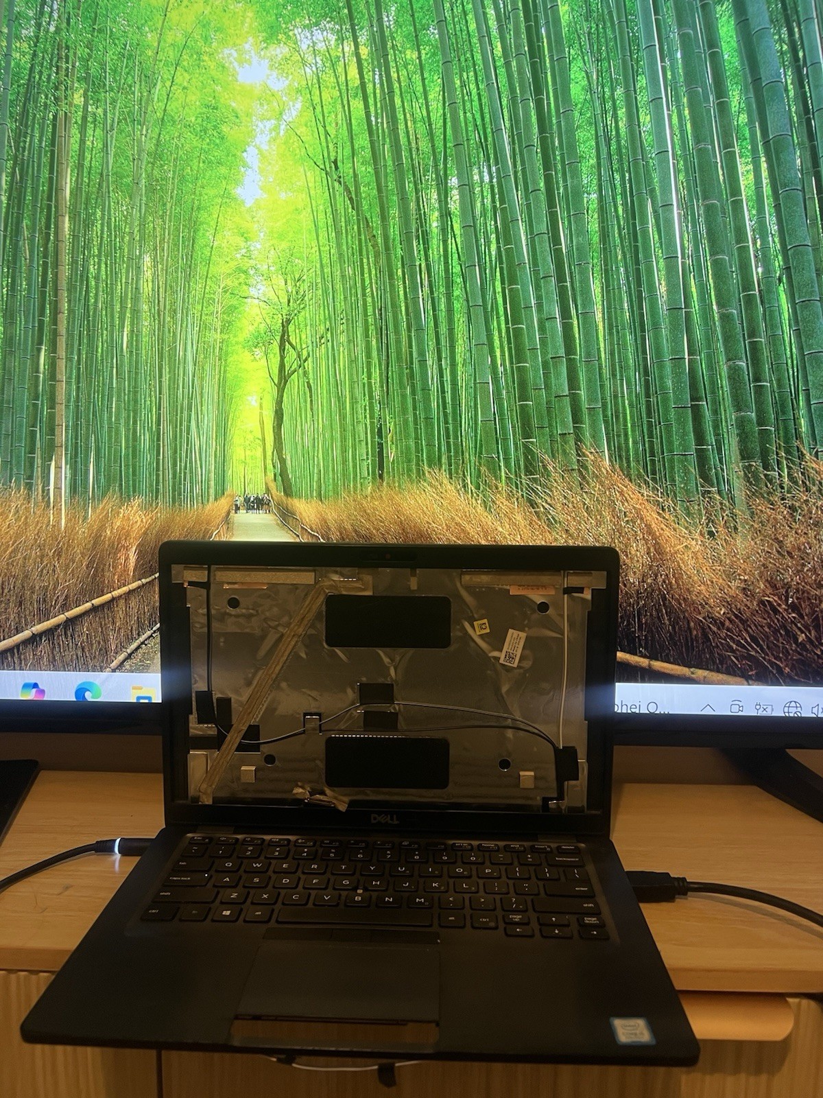 Dell Latitude 5400 14” Intel Core i5 8th Gen 1.60 GHz Intel UHD Read
