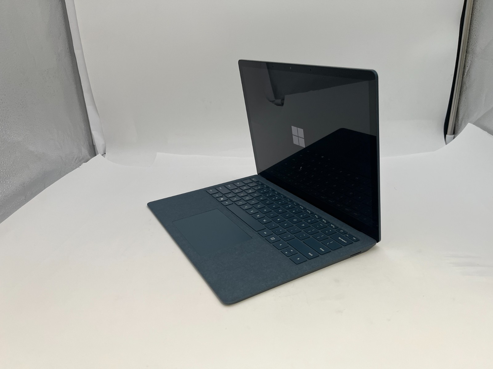 Microsoft Surface Laptop 3 13.5” Intel Core i5-1035G7 16GB RAM 256GB NVME-A