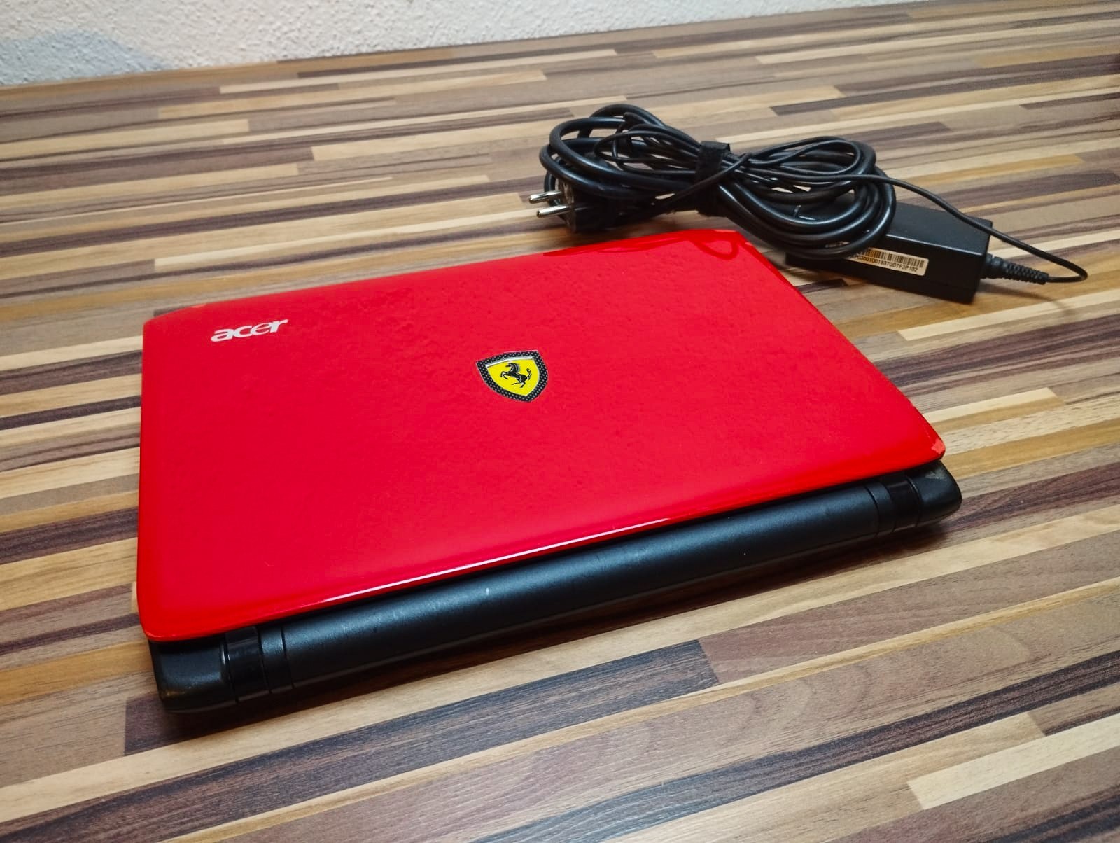 Acer Ferrari One 200 Laptop – Rare Ferrari Edition – Working – Windows license