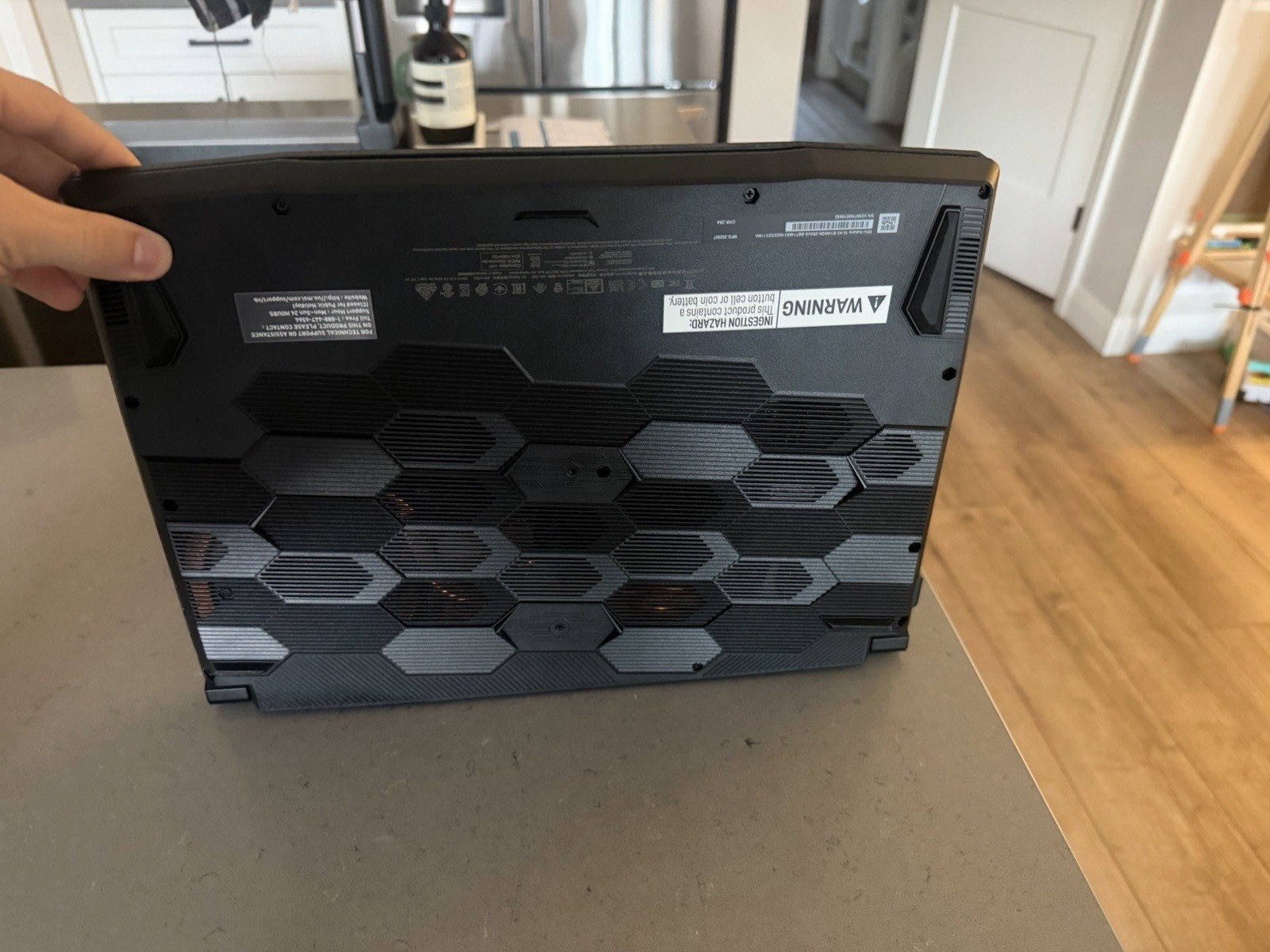 MSI Katana 15 HX 15.6 165Hz 2K 2.2 GHz i7-14650HX 16GB 1TB SSD RTX 5070 NEW
