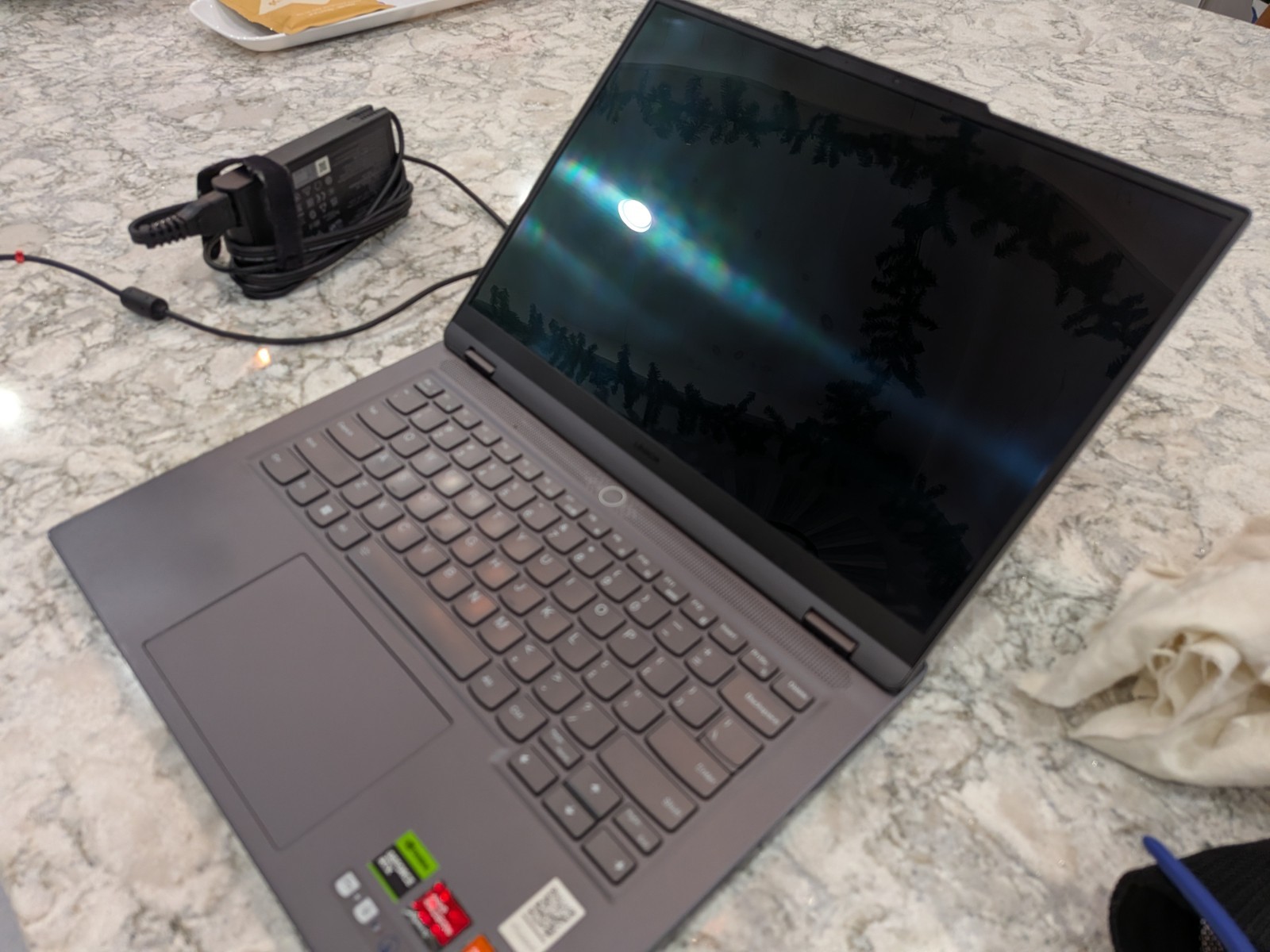 Lenovo Legion Slim 5 14APH8 14.5″ OLED Laptop – FOR PARTS / DEAD MOB + 1 TB SSD
