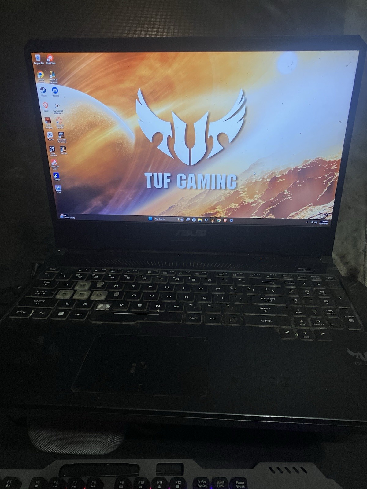 ASUS TUF FX505DT Gaming Laptop 15.6 AMD Ryzen 5 GTX 1650 FOR PARTS(POWERS ON)