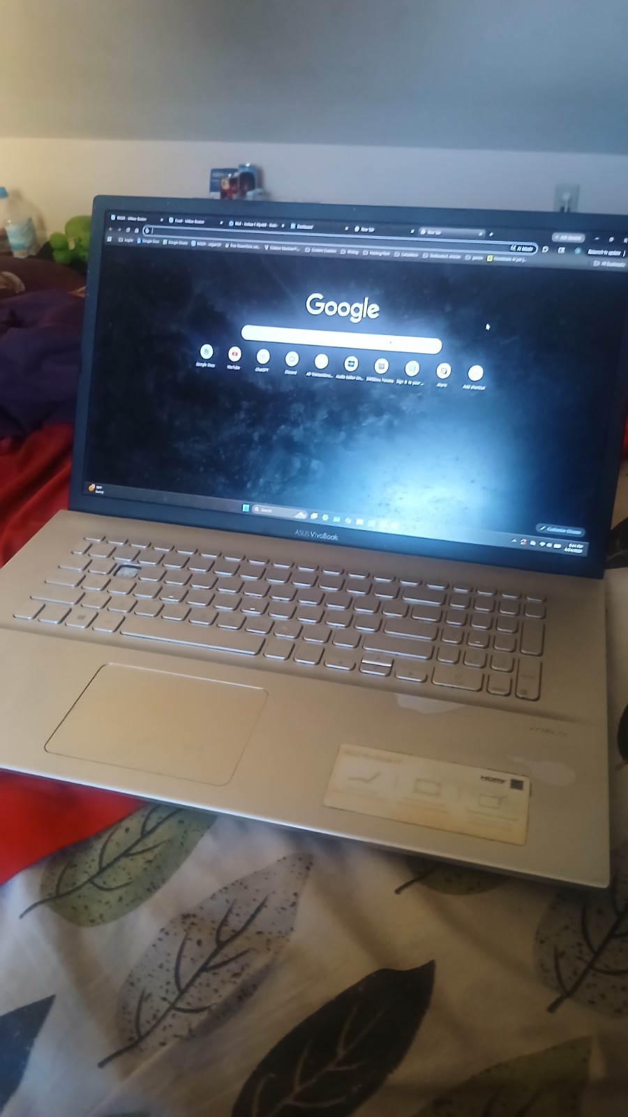 Asus Vivobook 17, AMD Ryzen 3 3250U with radeon graphics, 8gb RAM, 238gb storage