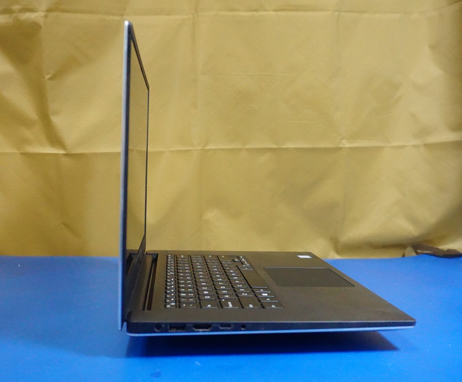 Dell XPS 15 7590 15″ i7-9750H 2.6GHz 32GB DDR4 GTX 1650 no/SSD/OS/BATTERY