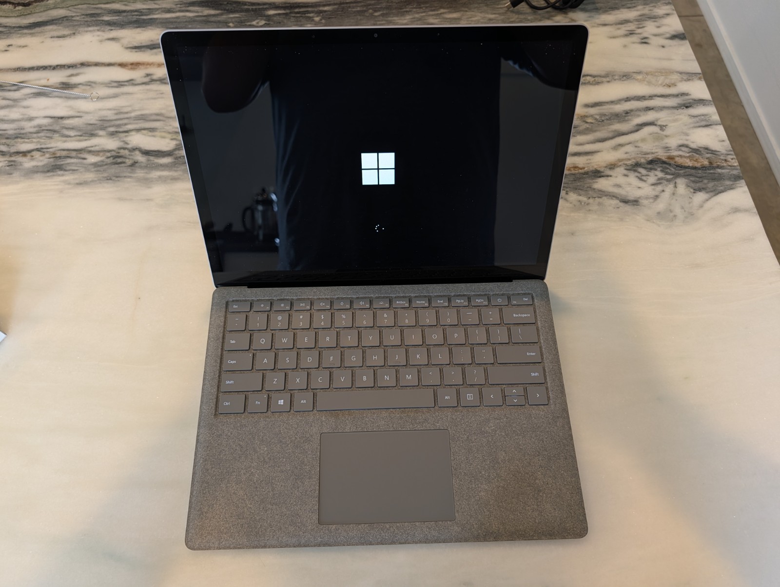 Microsoft Surface Laptop 1769 13.5″ i5-7200U 4GB RAM 128GB SSD Win 10 Pro