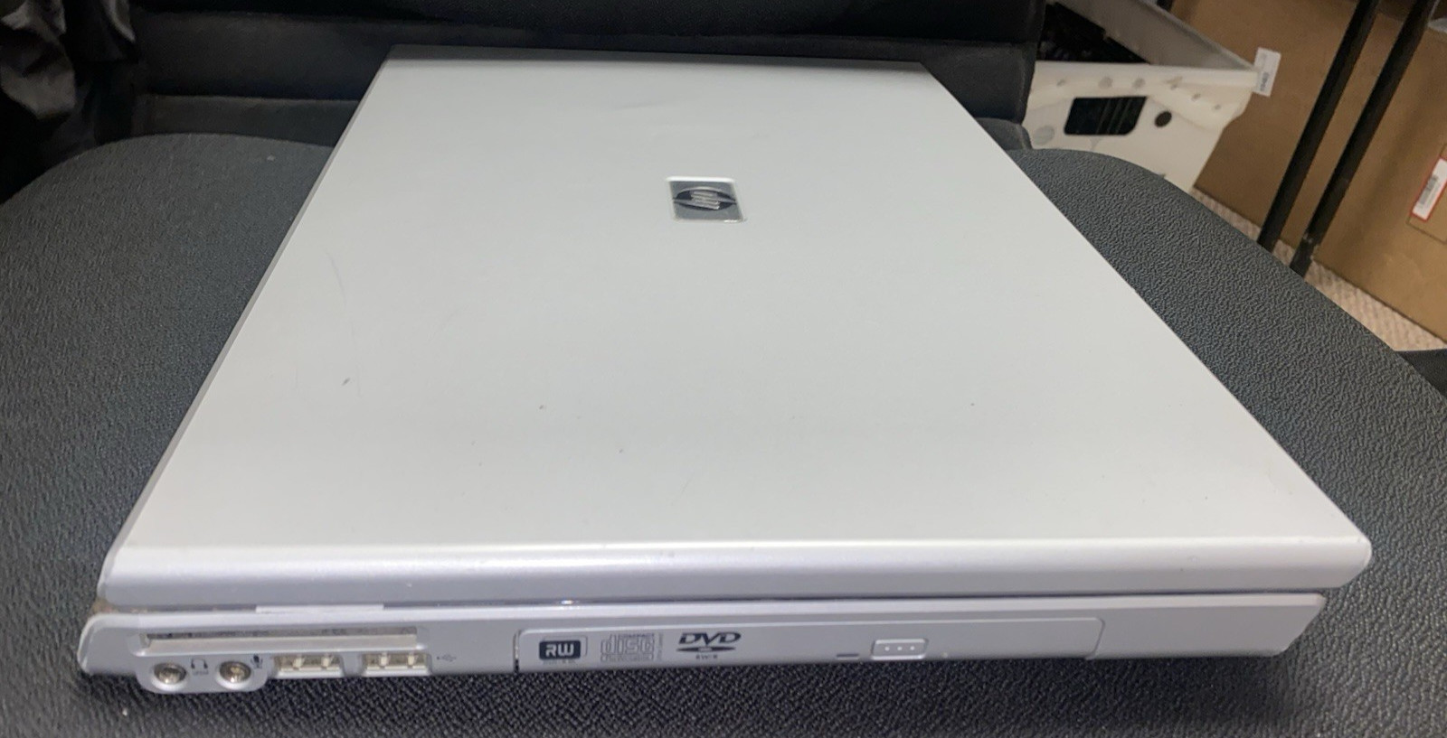 HP Pavilion dv8040us 17″ Laptop AMD Turion 64 x2 1GB Ram No HDD or Battery AS-IS