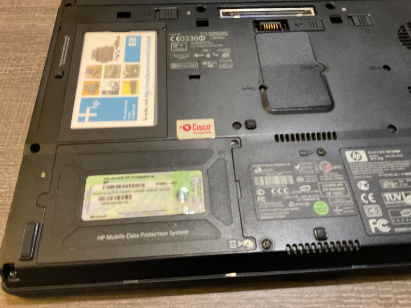 HP Compaq NC8230 Intel Pentium M @ 1.86GHz 1GB RAM No HDD No OS
