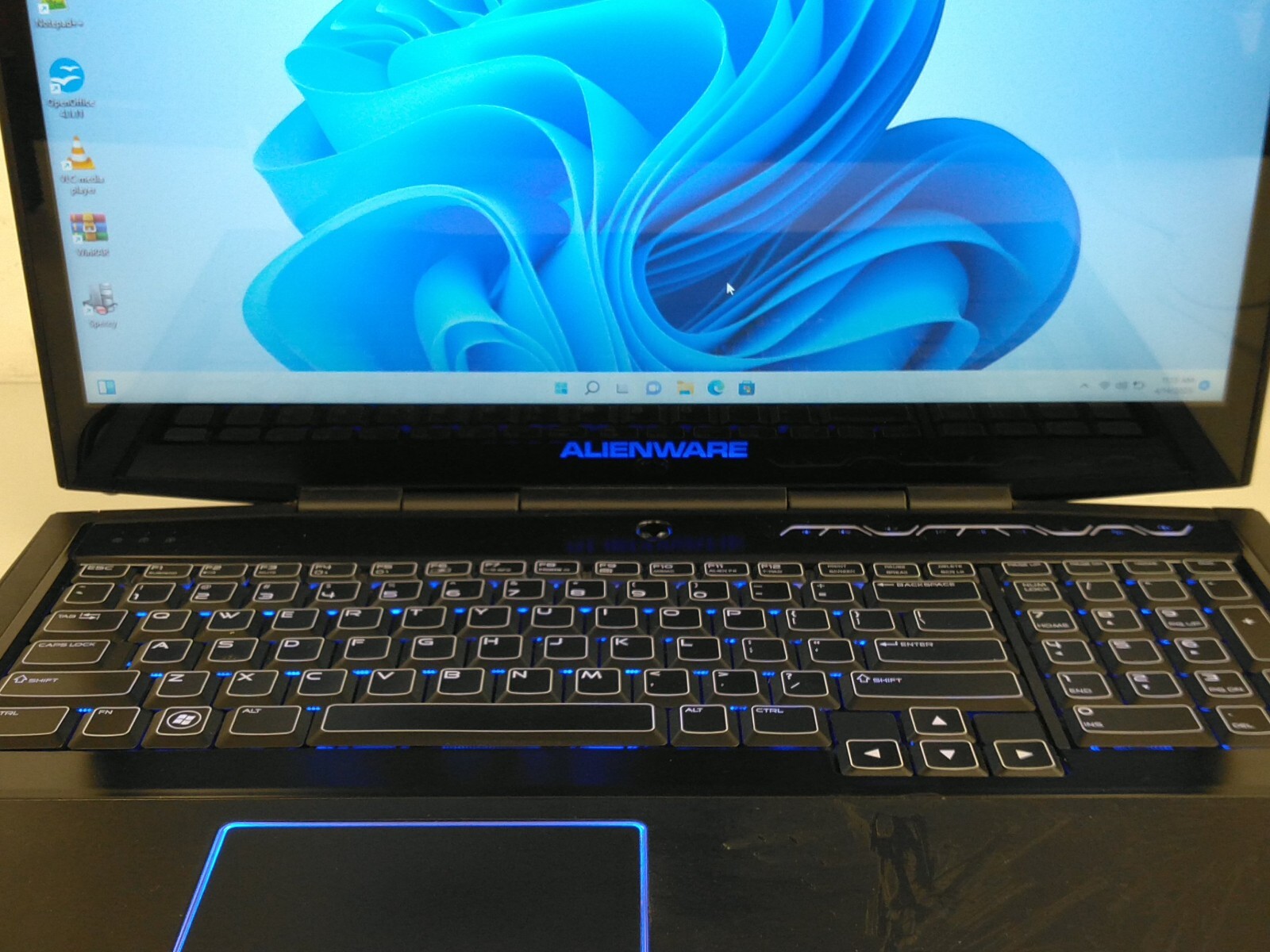 Dell Alienware M17xR3 17.3” i7-2760QM 2.4ghz 12gb ram 1TB Charger*READ CYC46R1