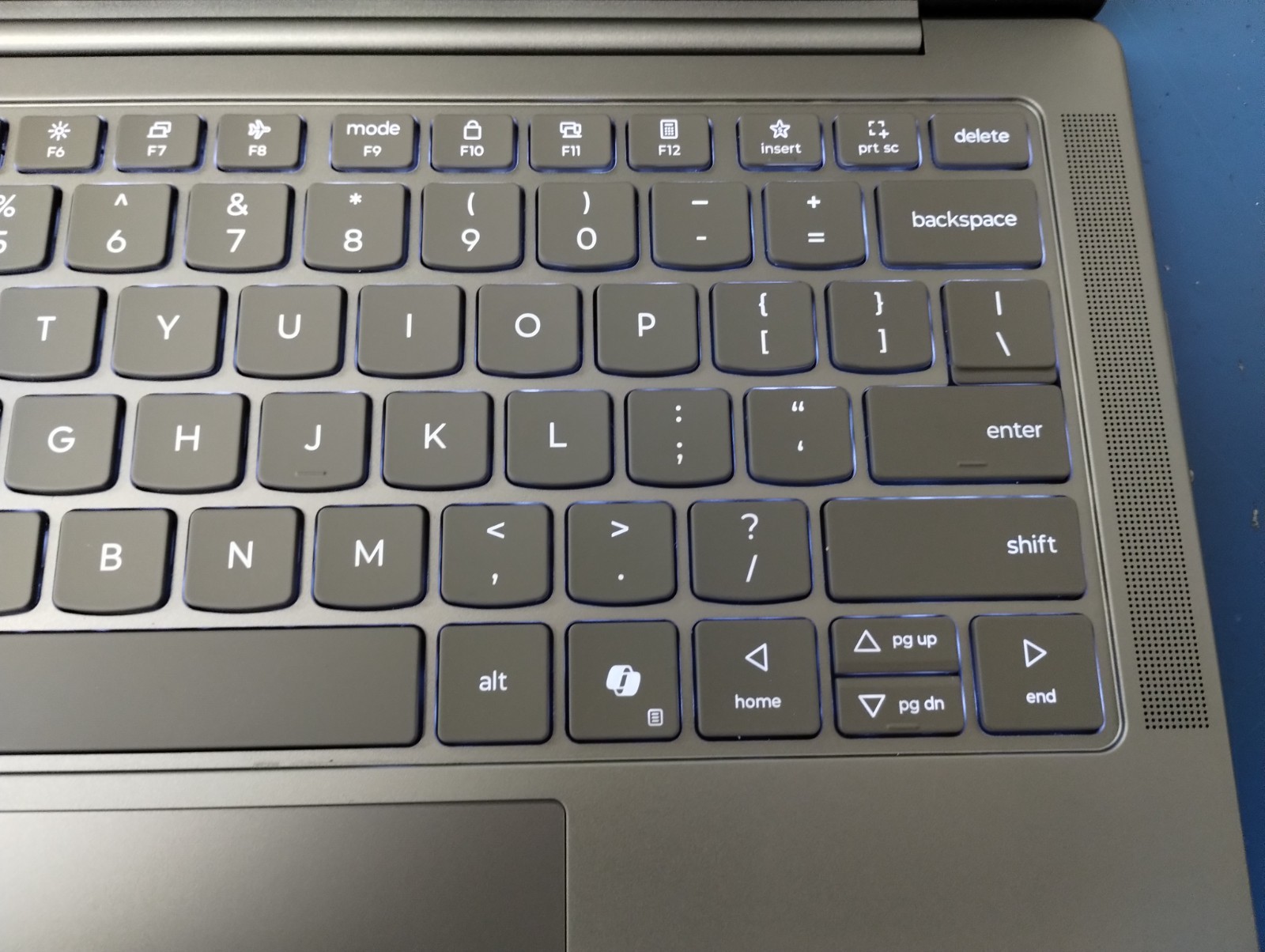 Lenovo Slim 7 14ILL10, Intel Core Ultra 7, 2.20 GHz, 32 GB RAM, 1 TB NVMe SSD