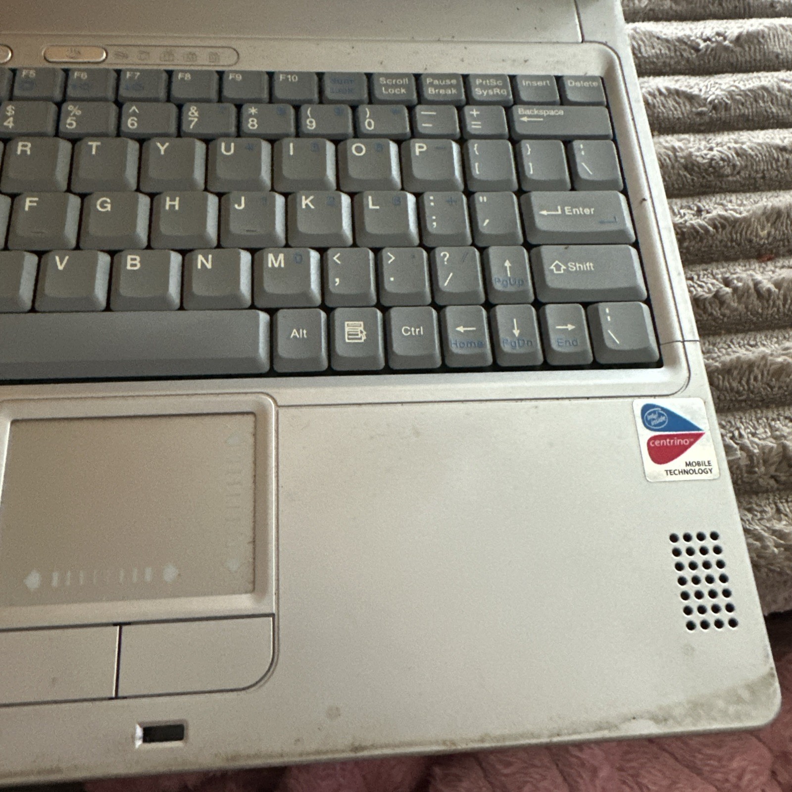 averatec laptop E-1200 With DVD Player No Charger See Description