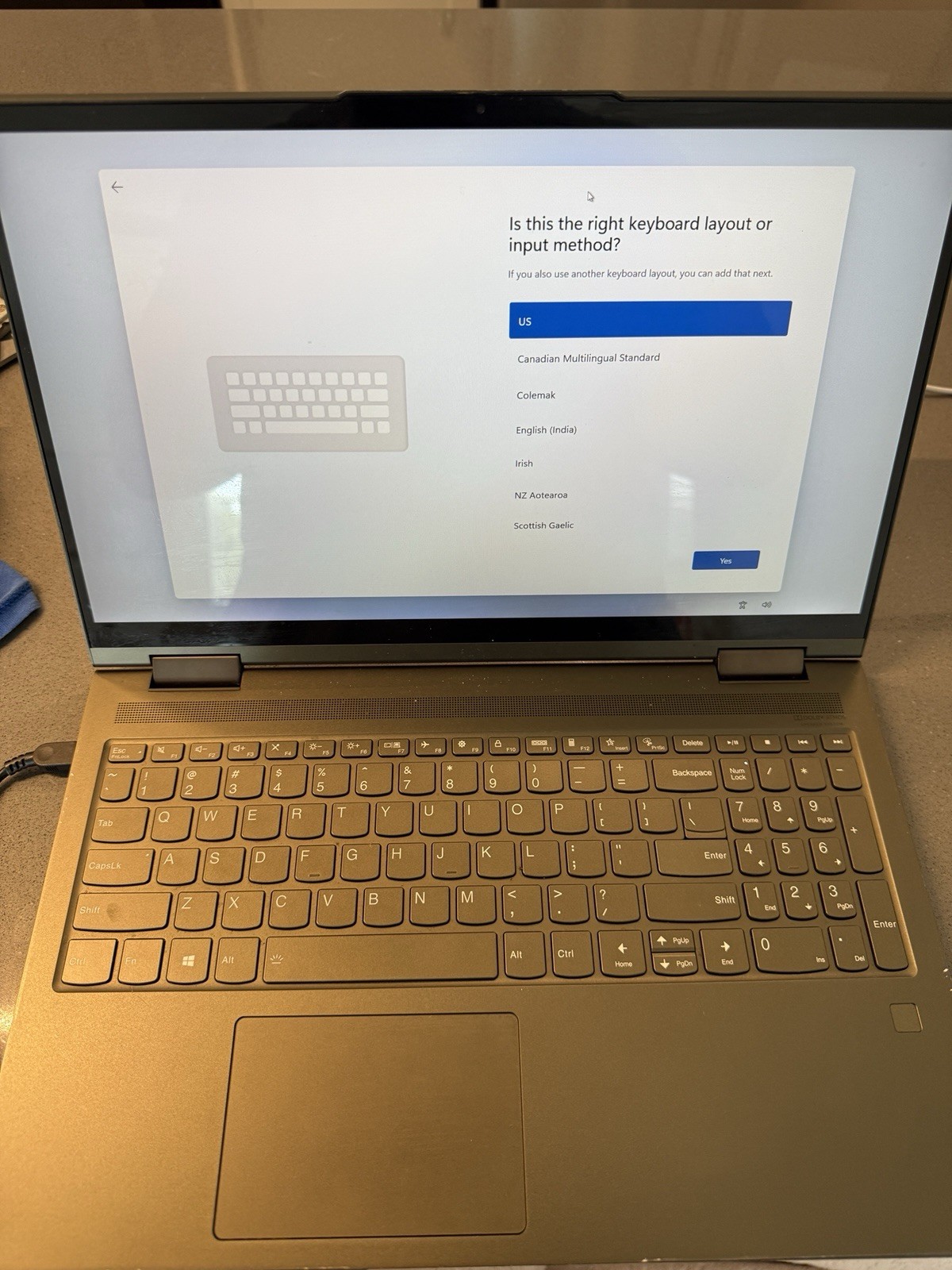 Lenovo Yoga 82B7 15.6in i5 2.80GHz 16GB 512GB SSD Win 11 Pro Gray