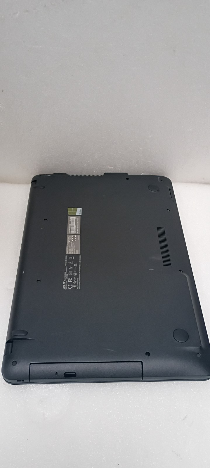 Asus X540L Laptop, Cracked Screen,Bad battery , Windows 10 PARTS REPAIR