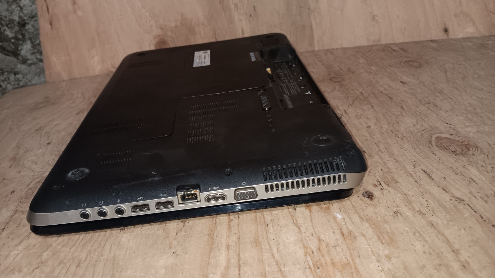 HP Pavilion DV7-6B55DX Laptop Intel core i5-2430M @2.40 GHz 17.3″ LCD Screen P/R
