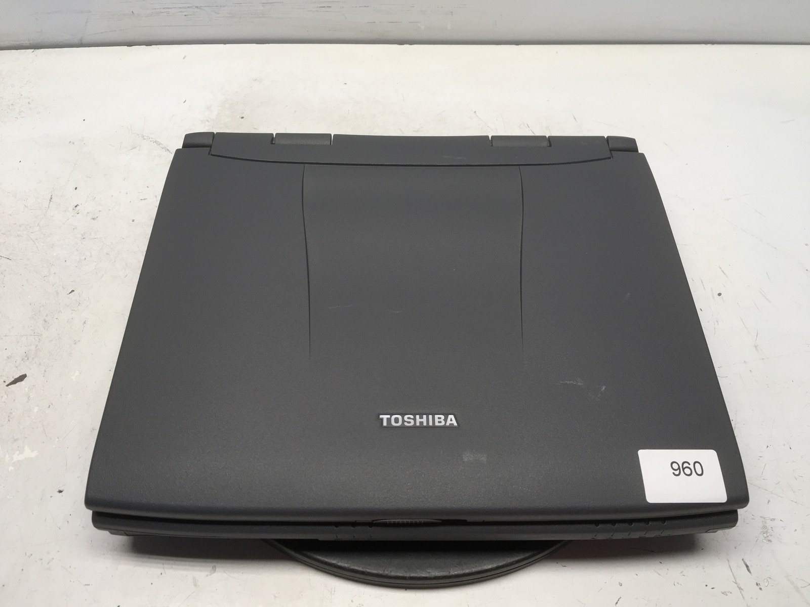 Toshiba Satellite 2065CDS/4.3 AMD K6-2 366 MHz 32 MB NO HDD No Batt