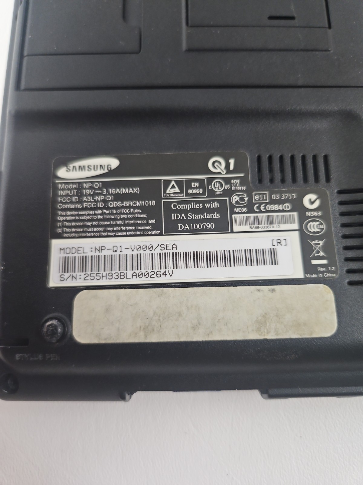 Samsung Q1 Ultra Tablet Handheld Computer Windows – NP-Q1 – No Charger / AS-IS
