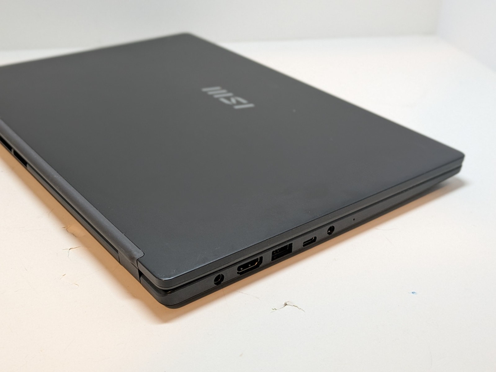 MSI Modern 14 C7M 14″ AMD Ryzen 7 7530U 2.0GHz 16GB RAM 256GB SSD Laptop