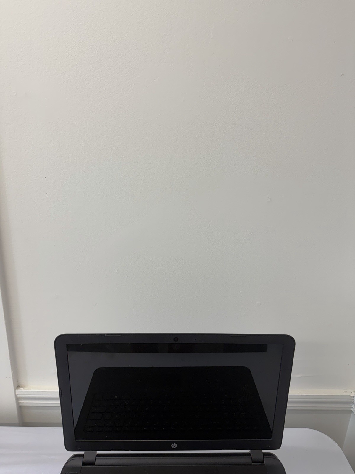 HP Notebook 15-f009wm Laptop – Good Screen – AMD El-2100 – Read Des