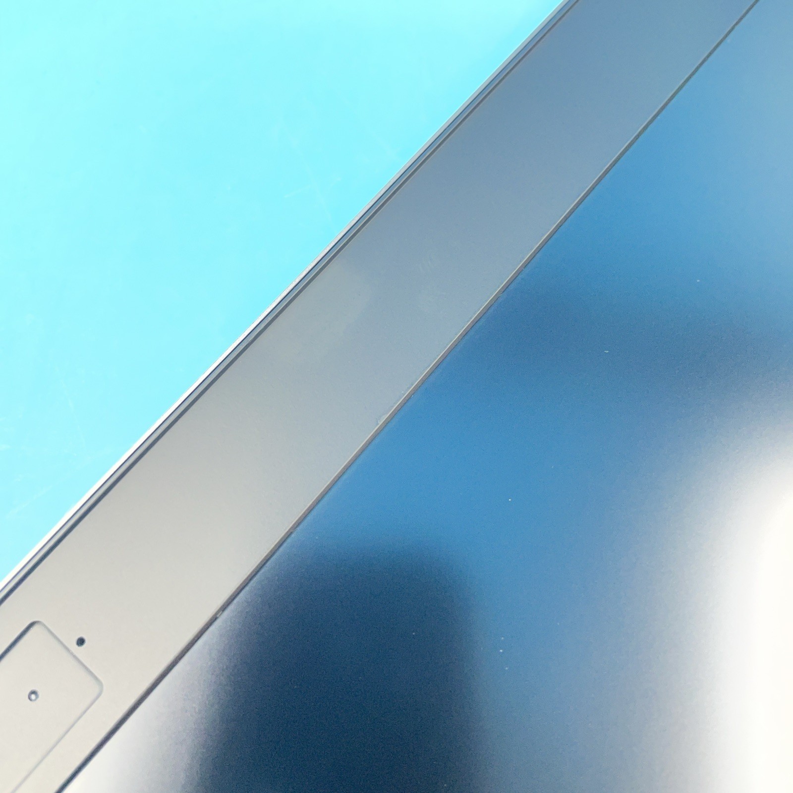 HP ZBook Studio G5 | i7-8850H | 8GB RAM | NO SSD | P1000 | NO OS | 69% BATT