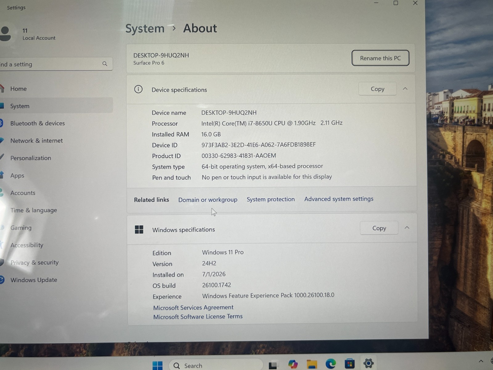 Microsoft Surface Pro 6 i7-8650U/16GB RAM/512GB SSD – Windows 11 Pro