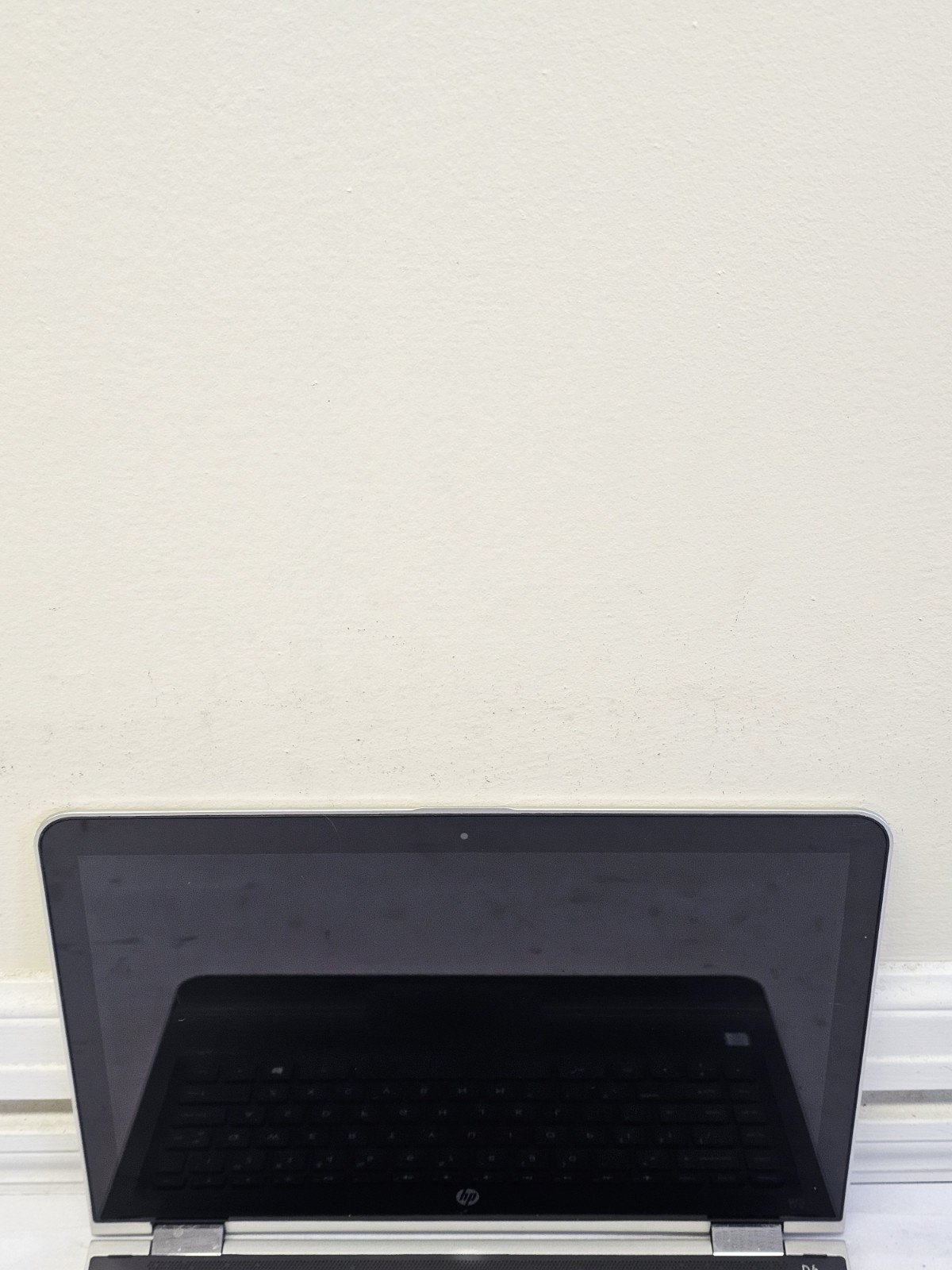 HP Pavilion x360 m3 Laptop – i3 6100u – 6GB RAM – 500GB HDD – BAD SCREEN WIN 10