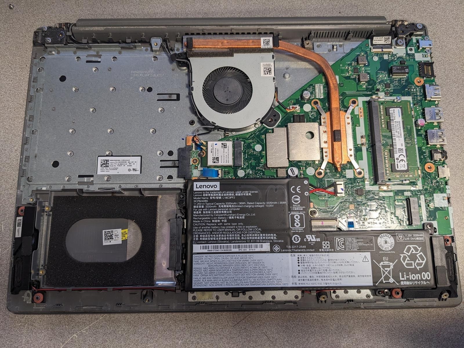 LENOVO IDEAPAD L340-15API AMD RYZEN 3 3200U @ 2.6GHz, 8GB RAM, NO HDD/OS-(PARTS)